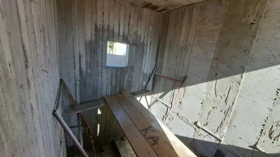 Τοιχία από εμφανές σκυρόδεμα πριν από τη διάνοιξη