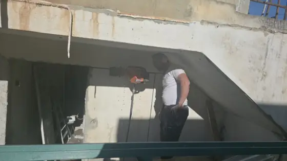 Κοπή σκυροδέματος σε κλιμακοστάσιο
