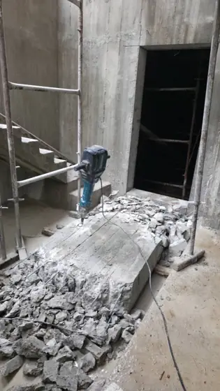 Τεμαχισμός και απομάκρυνση σκυροδέματος μετά την κοπή