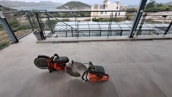 Διαμαντοκόφτης σε δάπεδο ταράτσας